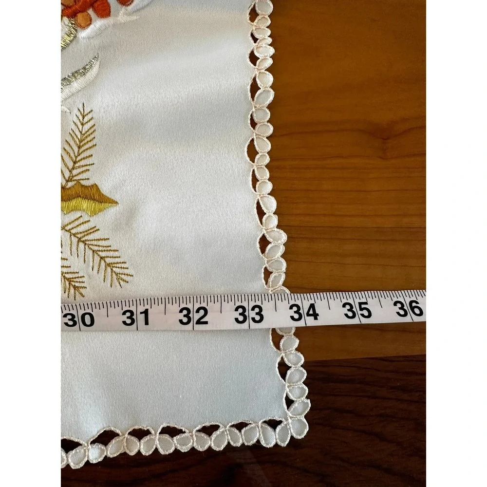 Vintage‎ Christmas Square Tablecloth Embroidered Snowy Cottage Lace Trim 34x34